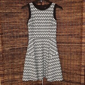 Trina Turk Women's Small Black Sheila Houndstooth Ponte Knit Mini Tank Dress